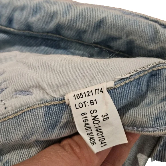 Zara Distressed Jeans for women-Size 6 - Picture 5 of 17